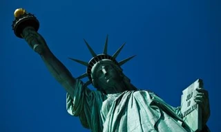 Tượng Nũ thần tự do, Mỹ bị đánh bom. (Ảnh: AP)