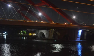 Hiện trường cô gái nhảy cầu được cứu.