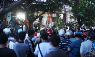 Hiện trường nơi xảy ra vụ tẩm xăng đốt người và tự thiêu. Ảnh H. Văn