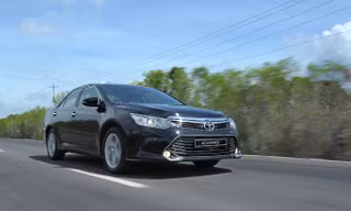 Phiên bản đắt nhất của Toyota Camry 2015 có xứng 'đồng tiền bát gạo'?