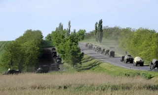 Khí tài quân sự Nga rầm rập tiến về biên giới Ukraine