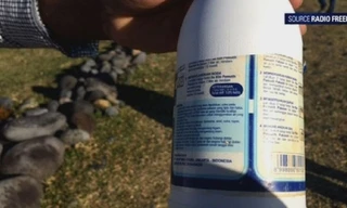 Chai nhựa được phát hiện gần nơi tìm thấy mảnh cánh chiếc máy bay nghi là của MH370