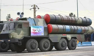 Hệ thống phòng không Bavar 373 lần đầu được Tehran giới thiệu tại một buổi diễu hành quân sự vào tháng 4/2015. Ảnh: FARS