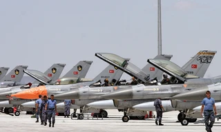 Các chiến đấu cơ của Thổ Nhĩ Kỳ đã dừng tham gia chiến dịch không kích IS ở Syria sau sự cố đối với máy bay Su-24 của Nga. Ảnh: AP