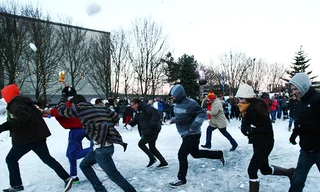 Gần 6.000 người ném tuyết lập kỷ lục Guinness