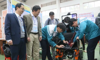 Dự án 'xe lăn tự hành' của hai học sinh Quảng Trị được chọn dự thi quốc tế