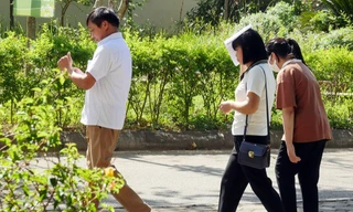 Hà Nội: Học sinh đi cả trăm cây số để được học… trường công 