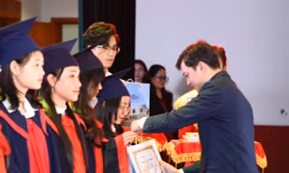 Nâng bước thủ khoa: Chắp thêm đôi cánh cho sinh viên