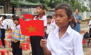 Xúc động lễ khai giảng giữa lõi vườn quốc gia Yok Đôn