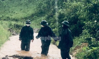 Đội mưa, luồng rừng, băng suối làm nhiệm vụ bảo vệ biên giới, ngăn chặn dịch tại TT-Huế.