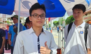 CẬP NHẬT: Sỹ tử làm xong môn Toán, tự tin đạt 8 điểm