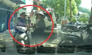 Bản tin 8H: Sự thực viên chức phường nhận tiền của người bán hàng rong