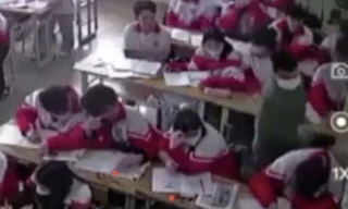 Điểm nhấn giáo dục: Thầy giáo tát vào đầu nhiều học sinh ở Thanh Hóa