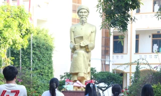 Hành động 'đặc biệt' của sỹ tử trước giờ thi