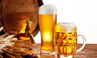 1001 thắc mắc: Vì sao bia ít được đóng trong chai nhựa?