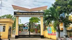 Ông Nguyễn Công Khế (áo trắng) bị khởi tố, bắt tạm giam. Ảnh: CACC