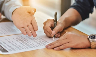 Vay hơn 8 triệu, sau 11 năm bị ngân hàng đòi gần 9 tỷ đồng tiền lãi