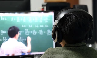 Thêm nhiều địa phương chuyển sang dạy học trực tuyến, học sinh chưa đến trường