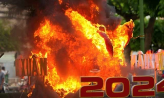 Mô hình cá chép hóa rồng ở Nha Trang bất ngờ bốc cháy