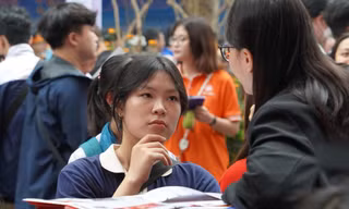 Các trường đại học đang tích cực tư vấn lựa chọn ngành học cho thí sinh tham gia xét tuyển năm nay Ảnh: Trọng Quân