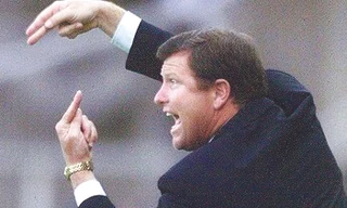 HLV Steve Samson chỉ đạo đội tuyển Mỹ