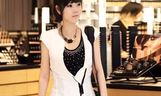 Nữ công sở lãng mạn với vest hè 2012