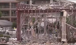 Hiện trường tan hoang của vụ nổ. Ảnh chụp màn hình