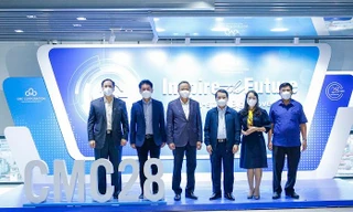 Lãnh đạo UBDT và Tập đoàn Công nghệ CMC chụp ảnh lưu niệm tại buổi làm việc.