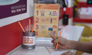 Vietlott là đơn vị đầu tiên và duy nhất tại Việt Nam đang triển khai xổ số điện toán, cho phép người chơi tự chọn số.