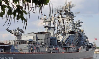 Tàu khu trục tên lửa dẫn đường Smetlivy.