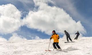 Xu hướng du lịch mới: U80 trượt cát, nhảy dù, lặn biển