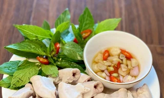 Những 'đại kỵ' cần tránh khi ăn lòng lợn kẻo rước cả ổ vi khuẩn vào người