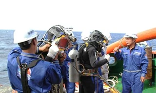 Trục vớt được mỏ neo của tàu cá Nghệ An chìm gần Bạch Long Vỹ