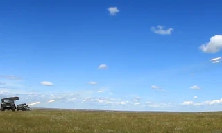 Mưa đạn rung chuyển thao trường tập trận chung Nga-Mông Cổ