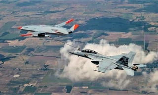 Chiếc MQ-25 đã thử nghiệm thành công tiếp nhiên liệu cho chiếc F/A-18E/F Super Hornet. Ảnh: naukatehnika.com