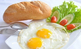 Sai lầm khi ăn sáng biến thực phẩm thành ‘kẻ thù’ tàn phá dạ dày, gan, thận
