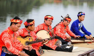 Các nghệ sĩ đờn ca tài tử biểu diễn. Ảnh: Báo Dân tộc và phát triển