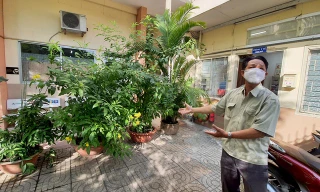 Bảo vệ trường học kể lại giây phút cứu nữ sinh lơ lửng ngoài lan can