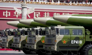 Tên lửa DF-26 của quân đội Trung Quốc. (Ảnh: Reuters)