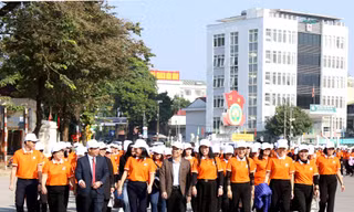 Đi bộ diễu hành hưởng ứng Tháng hành động vì bình đẳng giới 