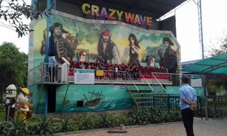 Trò chơi Crazy Wave – sóng điên xuất hiện nhiều trong các khu vui chơi giải trí. Ảnh minh họa