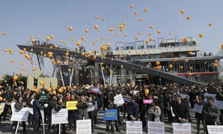 Nhiều cuộc biểu tình kêu gọi mở cửa lại khu công nghiệp chung Kaesong đã diễn ra. Ảnh: AP