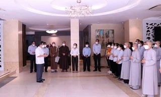 Lễ đón các tình nguyện viên tôn giáo hoàn thành nhiệm vụ hỗ trợ tuyến đầu tại bệnh viện Hồi sức chuyên sâu COVID-19 tại Thành phố Hồ Chí Minh. (Ảnh: Xuân Khu/TTXVN)