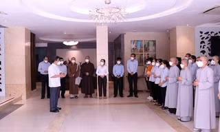 Lễ đón các tình nguyện viên tôn giáo hoàn thành nhiệm vụ hỗ trợ tuyến đầu tại bệnh viện Hồi sức chuyên sâu COVID-19 tại Thành phố Hồ Chí Minh. (Ảnh: Xuân Khu/TTXVN)