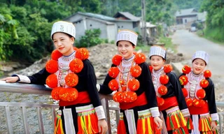 Phụ nữ Dao đỏ thôn Bản Lục, xã Đà Vị, huyện Na Hang, tỉnh Tuyên Quang trong trang phục truyền thống. Ảnh: Báo Tuyên Quang