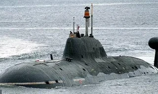 Chiến hạm Anh va chạm với tàu ngầm Nga tại Bắc Đại Tây Dương