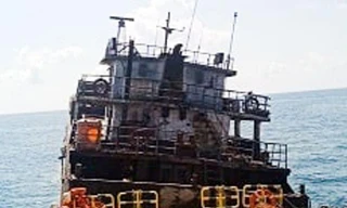 Con tàu bị rỉ sét nặng, các thiết bị hầu như không còn hoạt động. Ảnh: The Mirror