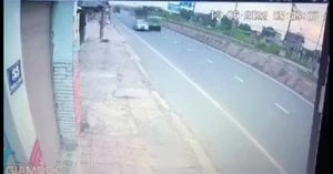 Hai người tử vong sau cú va chạm kinh hoàng giữa xe ben và ôtô con