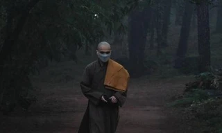 Hình ảnh Phật tử, người dân viếng Thiền sư Thích Nhất Hạnh trong tĩnh lặng