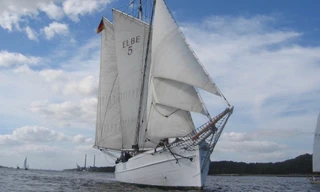 Va chạm tàu container, thuyền buồm thế kỷ 19 chìm nghỉm